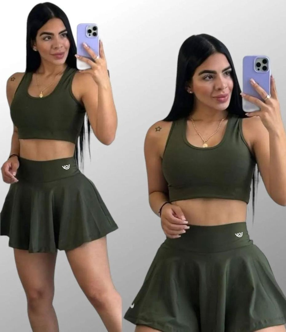 Conjunto de top y enagua short con vuelo en verde oscuro